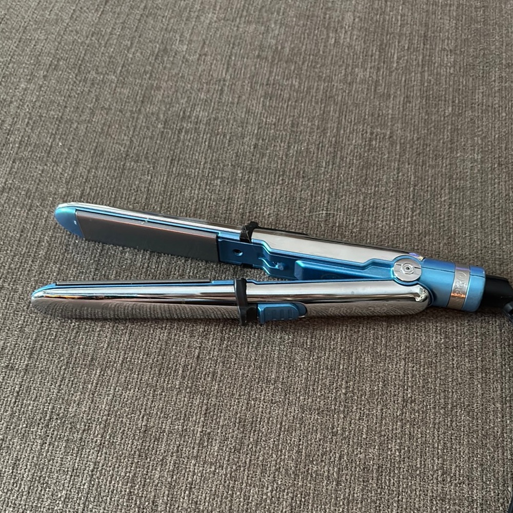 BaBylissPRO Nano Titanium Flat Iron - Blue